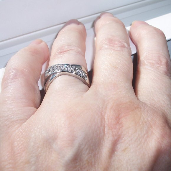 STAINLESS STEEL Top Grade Crystal Crossover Ring - Picture 5 of 16